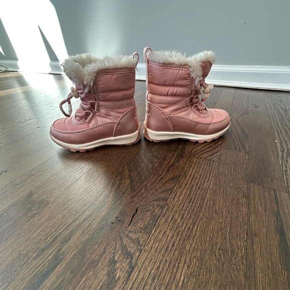 EUC. Pink winter boots. Size 5C. - Picture 9 of 12